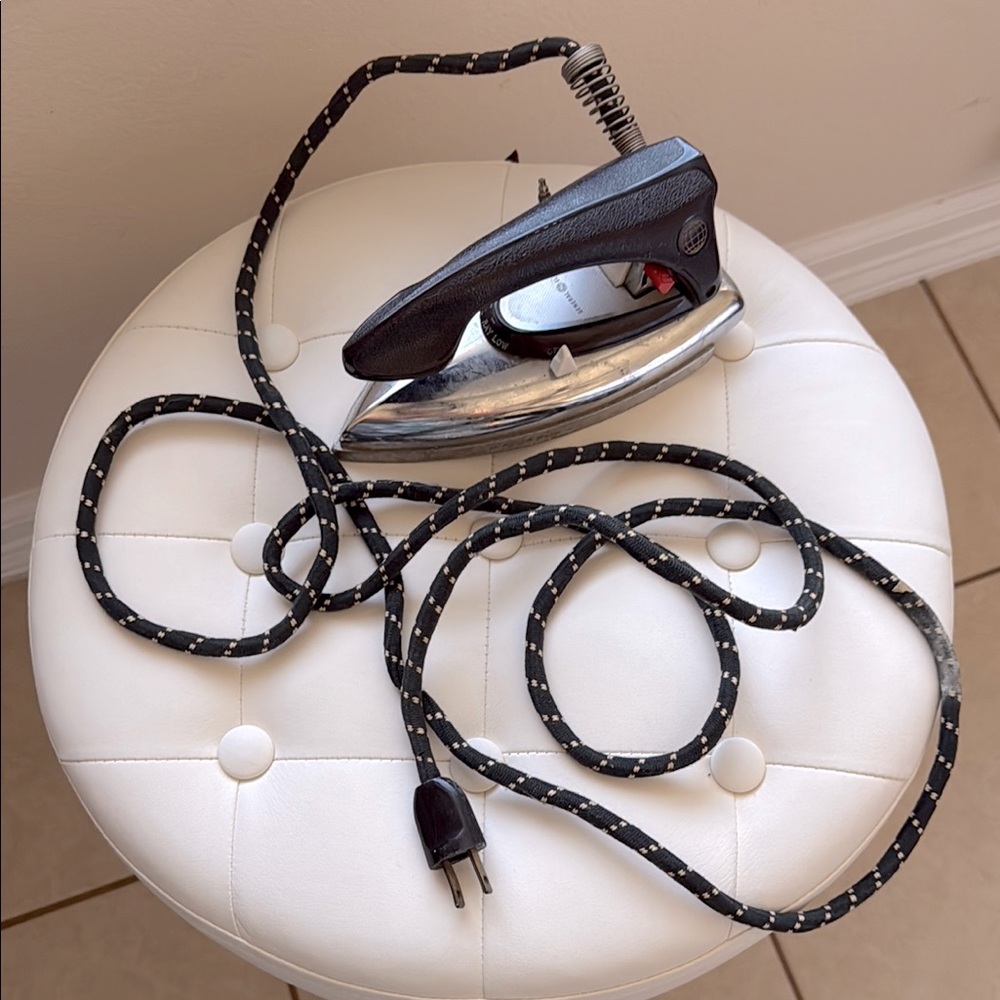 General Electric Travel Iron Vintage GE Cat. No. 23F59 Made in USA